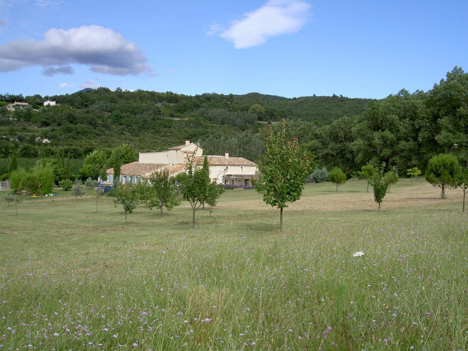 Gite Aux Tournesols Malaucene Exterior photo